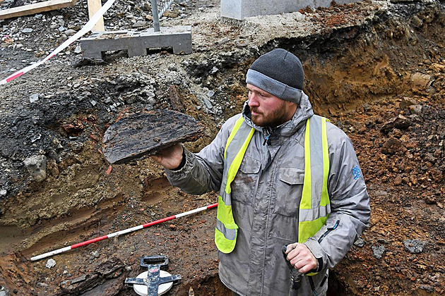Archeologové odkryli v centru Valašského Meziříčí pozůstatky suterénu domu...