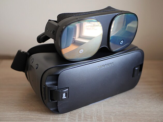 HTC Vive Flow a Samsung Gear VR