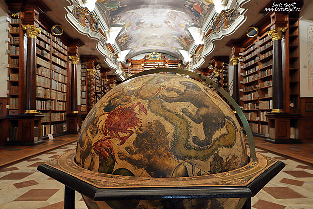 <p>V barokním knihovním sále Klementina je dnes vystaveno několik historicky cenných glóbů pocházejících z matematických sbírek Klementina.

</p>