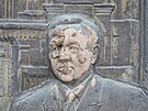 Zablácený portrét kazachstánského exprezidenta Nazarbajeva v Almaty (11. ledna...
