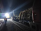 Ve stanici Prosenice na Perovsku se v noci srazily dva nákladní vlaky. (14....