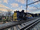 Odstraování následk noní sráky nákladních vlak na nádraí v Prosenicích na...