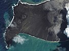 Kombinace satelitních snímk ukazuje pohled na sopku Hunga Tonga ve tech...