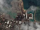 Kombinace satelitních snímk ukazuje pístav ve mst Nuku'alofa na Tonze....