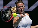 Italka Camila Giorgiová hraje forhend na Australian Open.