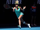 Tereza Martincová hraje forhend na Australian Open.