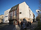 Socialistick� budova divadla a kina v Havl��kov� Brod� nep�sob� zrovna dobr�m...