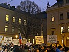 Zemdlci protestují u Úadu vlády. (11. ledna 2022)
