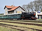 Parn� lokomotiva z roku 1957 jela v kv�tnu 2021 z Plzn� do Plas na Plze�sku,...