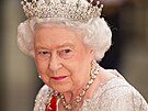 Britská královna Albta II. (Paí, 6. ervna 2014)