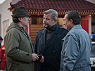 Martin Finger, Vasil Fridrich a Robert Miklu v seriálu Devadesátky (2022)