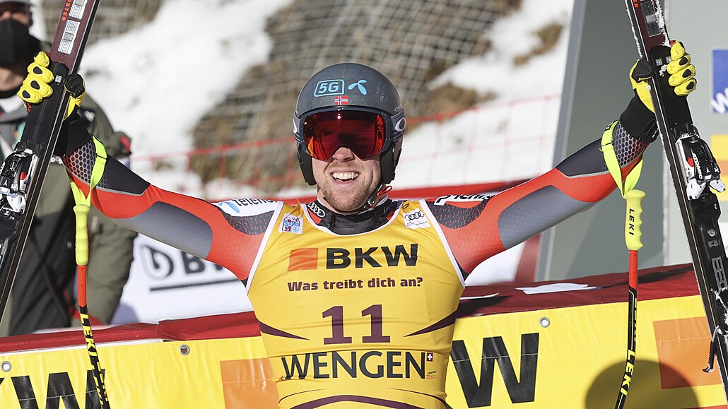 Norský lyžař Aleksander Aamodt Kilde se raduje z triumfu ve sjezdu ve Wengenu.