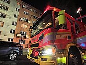 V Ostravě - Porubě hořelo ve 3. nadzemním podlaží bytového domu. Jeden člověk...