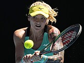 Tereza Martincová hraje bekhend na Australian Open.