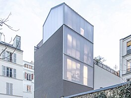 Nástavbu nedaleko rušné ulice Rue du Commerce navrhlo studio Java Architecture....