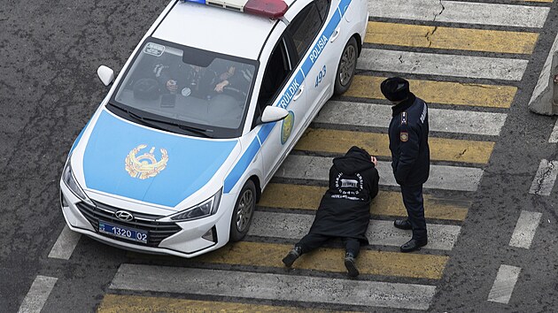 Policejn kontroly vcentru kazachstnskho nejvtho msta Almaty (11.ledna 2021)