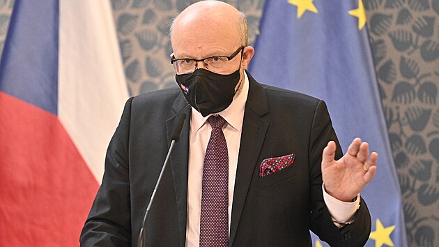 Ministr zdravotnictví Vlastimil Válek na tiskové konferenci po jednání vlády. (19. ledna 2022)