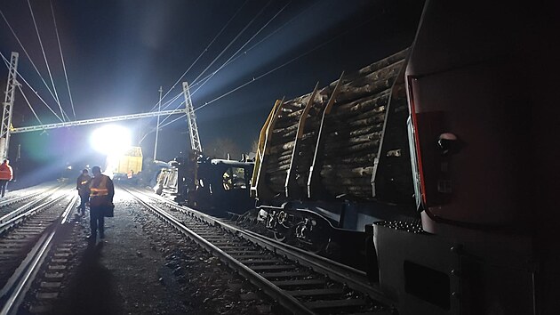 Ve stanici Prosenice na Perovsku se v noci srazily dva nkladn vlaky. (14. ledna 2022)