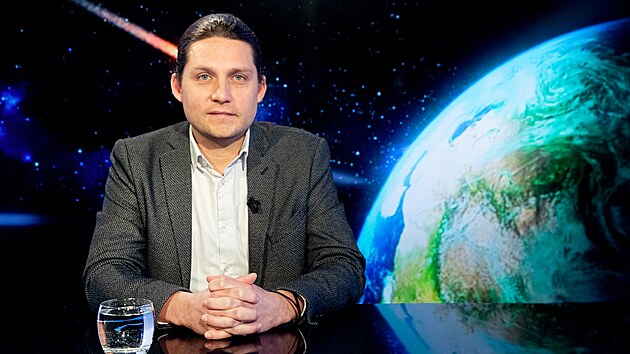 Hostem úterního Rozstřelu a moderátora Vladimíra Vokála je Nikola Schmidt, autor knihy Planetarní obrana. (11. ledna 2022)