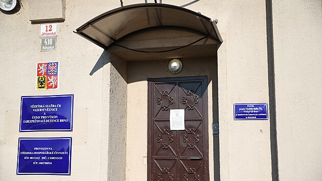 B�val� st�edo�esk� hejtman David Rath p�l hodiny p�ed polednem opustil v�znici v Brn�, kde si odpykal polovinu ze sedmilet�ho trestu za korupci. (11. ledna 2022)