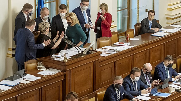 Hlasování o důvěře jeho vládě se uskuteční 95 dnů od říjnových voleb. Poslanecká sněmovna Praha. (12. ledna 2022)