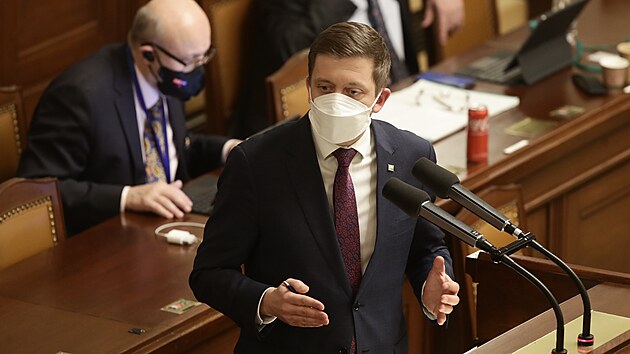 Poslanci strávili kvůli hlasování o důvěře nové vládě Petra Fialy ve Sněmovně celou noc, přesto se k výsledku nedobrali. Na snímku Vít Rakušan (STAN). (13. ledna 2022)