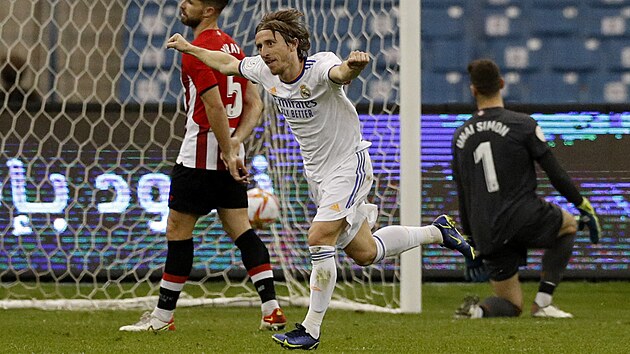 Luka Modri z Realu Madrid slav svj gl ve finle panlskho Superpohru.