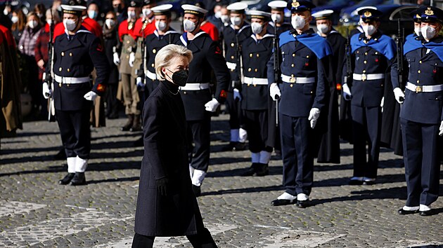 V Římě pohřbili zesnulého předsedu Evropského parlamentu Davida Sassoliho. Na poslední rozloučení dorazila například předsedkyně Evropské komise Ursula von der Leyenová. (14. ledna 2022)