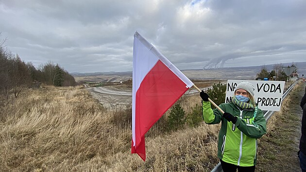 Nkolik destek aktivist z eska, Nmecka i Polska se selo u brny polskho hndouhelnho dolu Turw, aby demonstrovali za ukonen tby. (15. ledna 2022)