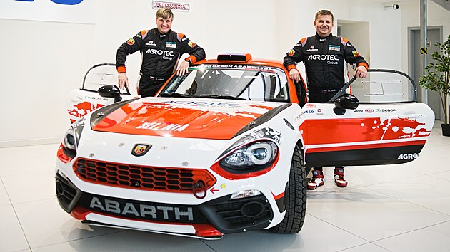 Martin Rada (vpravo) se spolujezdcem Jaroslavem Jugasem poprv vyraz na Rallye Monte Carlo s vozem Abarth 124 Rally RGT.
