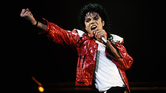 Michael Jackson. Krli popu se ve gstaadskm hotelu Palace tak lbilo, e ho...