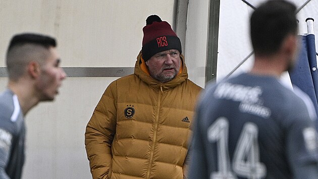 Sparťanský trenér Pavel Vrba během přípravného utkání proti Chrudimi.