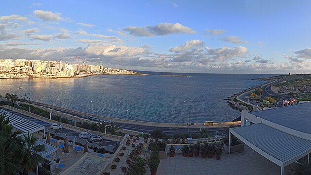 Pohled z hotelu, ve kterém během soustředění na Maltě bydlí olomoučtí fotbalisté.