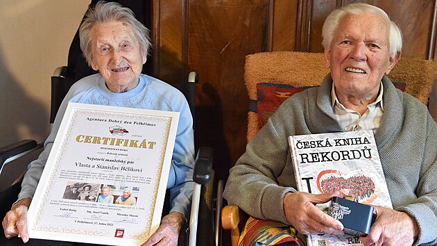 Vlasta a Stanislav Blkovi se vzali v roce 1950. Ve 100 a 102 letech jsou zejm nejstarm manelskm prem v esku.