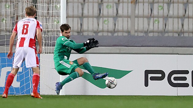 Jan Stejskal zasahuje v dresu Olomouce na turnaji na Malt v utkn proti Aalborgu.