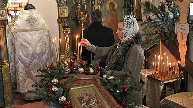 Vánoční bohoslužbu v pravoslavném chrámu v ostravské městské části Michálkovice vedl kněz Vasyl Oros.