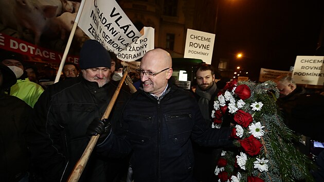 Zemdlci protestuj v Praze u adu vldy proti zmnm dotanch pln. (11. ledna 2022)