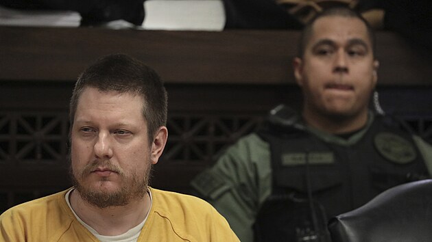 B�val� policista Jason Van Dyke odsouzen� za vra�du �erno�sk�ho mlad�ka p�i soudn�m l��en�. (18. ledna. 2019)