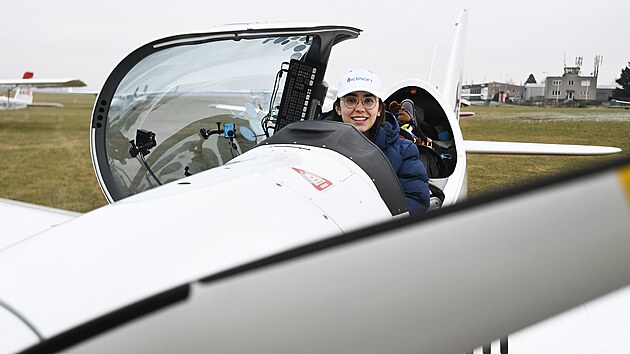 Na benešovském letišti 16. ledna 2022 přistála devatenáctiletá pilotka Zara Rutherfordová. Belgicko-britská letkyně usiluje o Guinnessův světový rekord stát se nejmladší ženou, která sama obletí svět. Česko je jednou z jejích posledních zastávek.