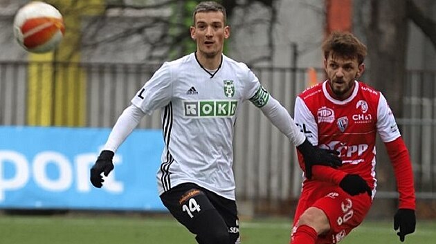 Zlonk Luk Holk, kter sleduje odkop pardubickho stedopolae Milana Jirska, vera poprv nastoupil za MFK Karvin, kam pestoupil z druholigovho Slezskho FC Opava.