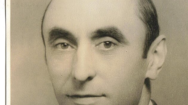 Ředitel pardubického velkostatku inženýr Josef Jánský na dobové fotografii z roku 1942.