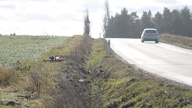 V nenápadné zatáčce u Kosiček na Královéhradecku havarovalo už několik aut. (6. 1. 2022).