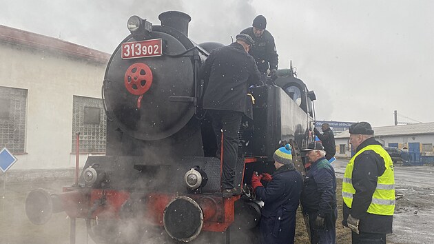 Kvli porue kompresoru v sobotu nevyjela z plzeskho depa mal parn lokomotiva, kter mla vozit po Plzesku Tkrlov vlak. (9. 1. 2022)