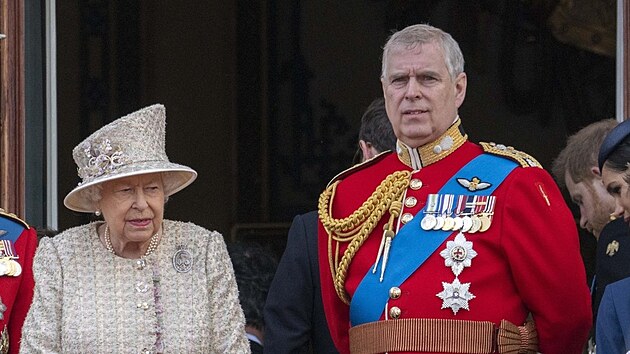Královna Alžběta II. a princ Andrew (10. června 2019)