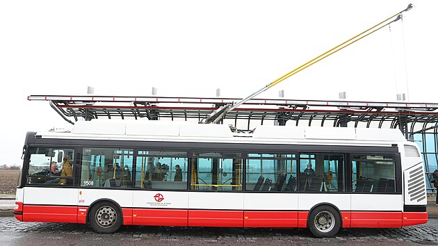 Prask dopravn podnik zahjil stavbu trolejbusov trati z Palmovky pes Prosek a Letany do akovic (10. ledna 2022)