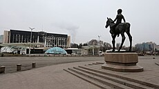 Pohled na vypálenou radnici v kazachstánském Almaty (11. ledna 2021)