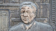 Zablácený portrét kazachstánského exprezidenta Nazarbajeva v Almaty (11. ledna...