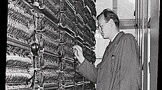 SAPO  tisíce metr spojovacích drát a kontakt, 1958
