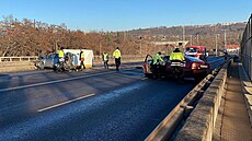 Nehodu dvou aut na pražské Palmovce nepřežil třiačtyřicetiletý řidič. (14....