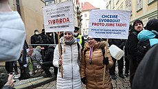 Akce hnutí Chcípl PES s názvem Devt krok ke svobod. Malostranské námstí v...